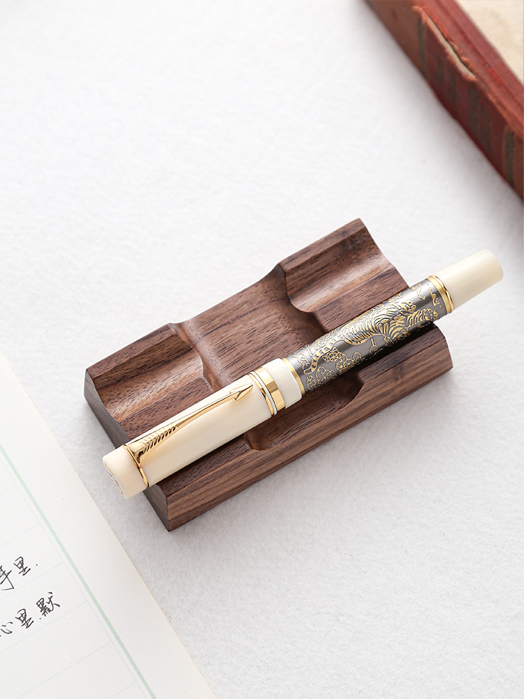 Stifthalter aus Walnussholz, S – Wooden Fountain Pen Desk Stand Holder Bewertung und Preis